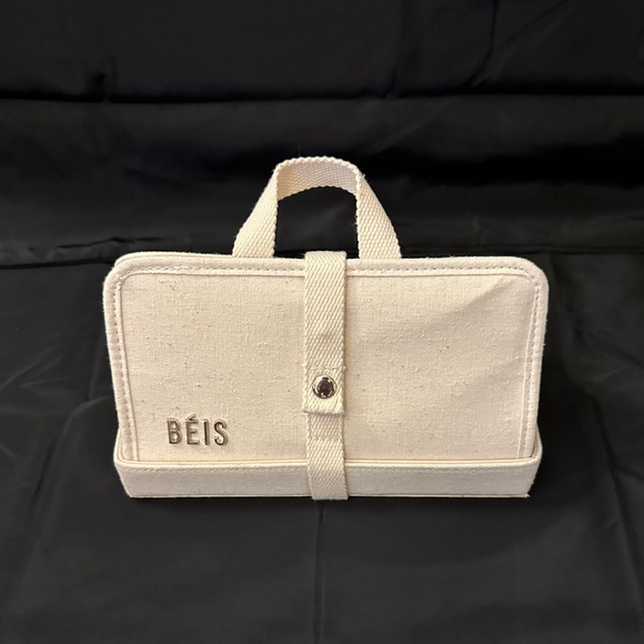 BEIS Handbags - NWOT BÉIS The Dope Kit — Limited Edition and Hard to Find!